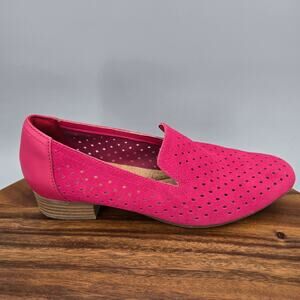 Clarks Shoes Women's 7 Wide Fuschia Pink Suede Leather Perforated Career Flats